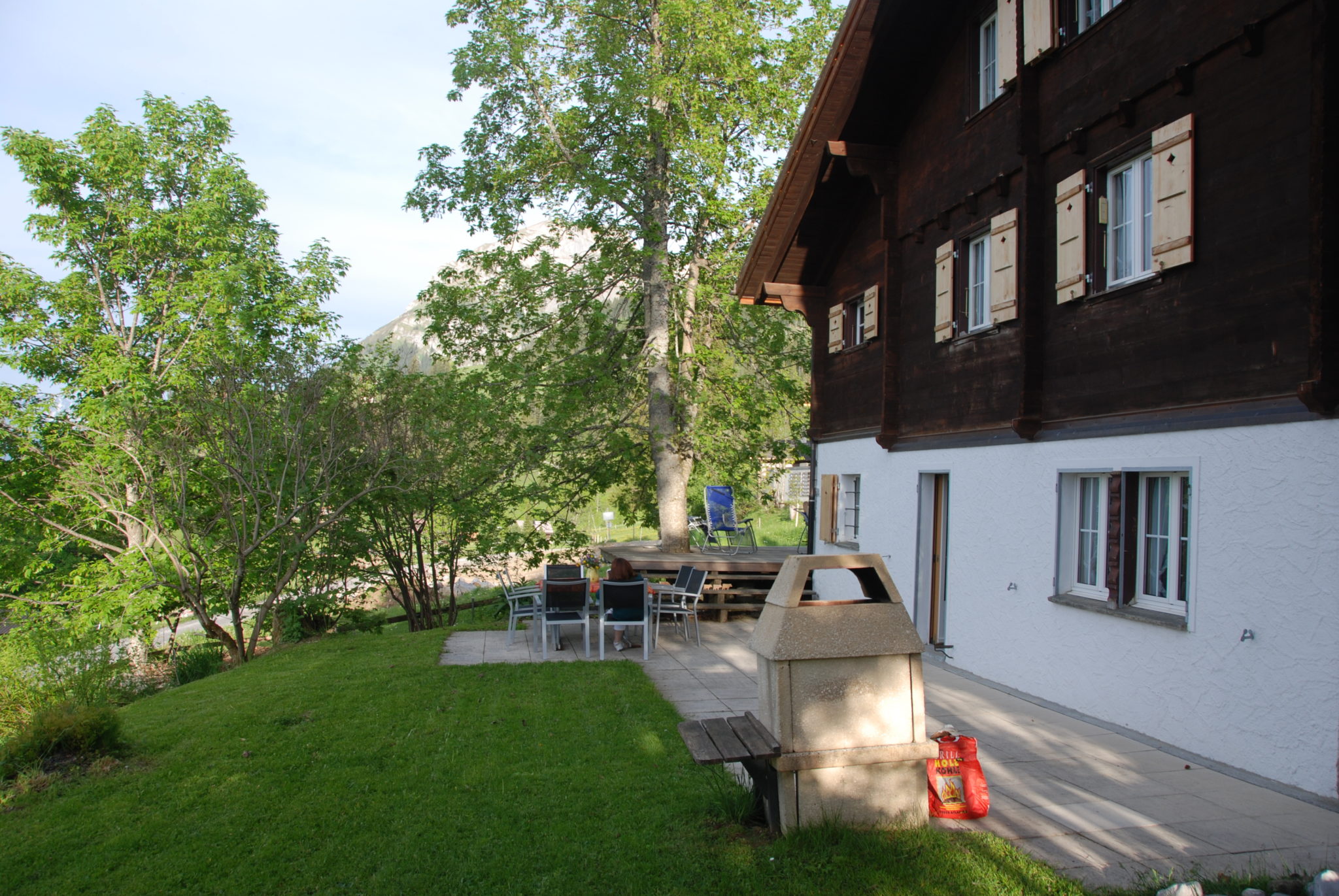 axalp-chalet-oltschi-garten