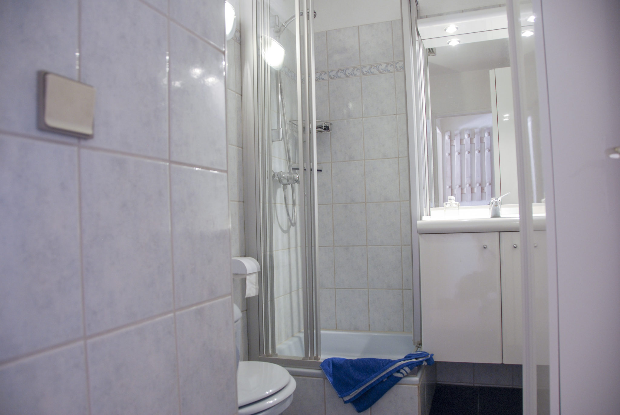 port-grimaud-ferienwohnung-badezimmer