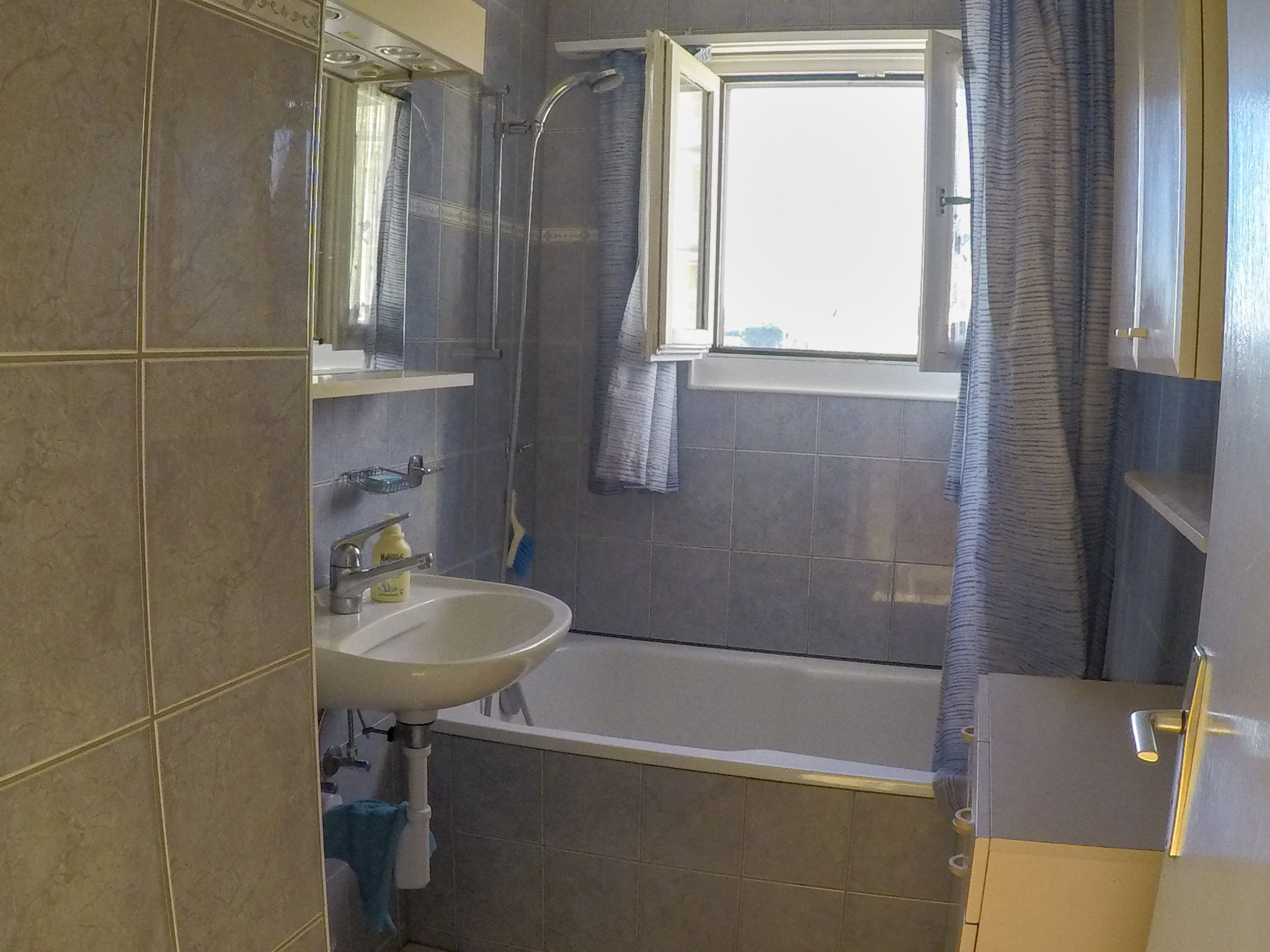 port-grimaud-ferienwohnung-badezimmer