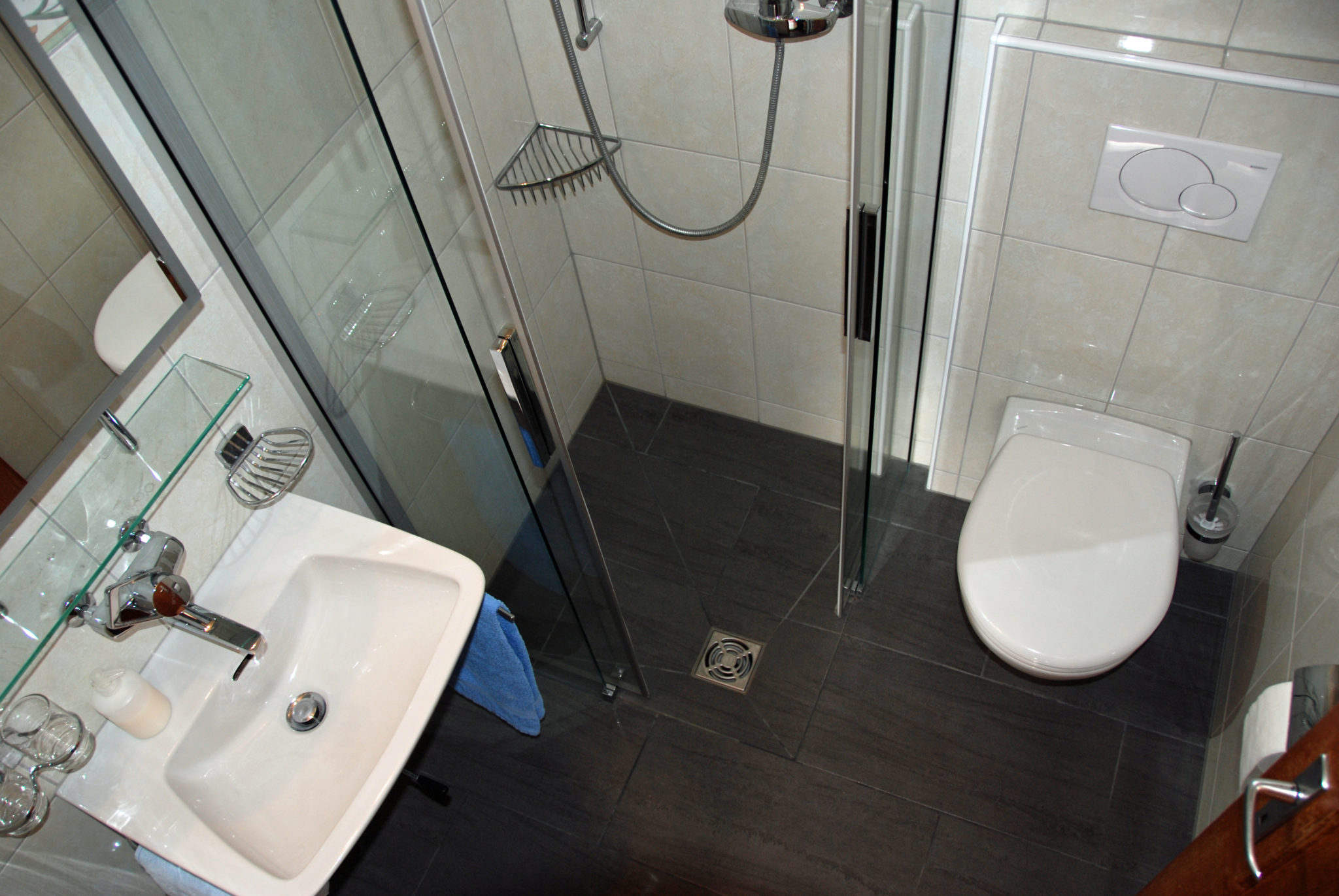 brienz-ferienhaus-badezimmer