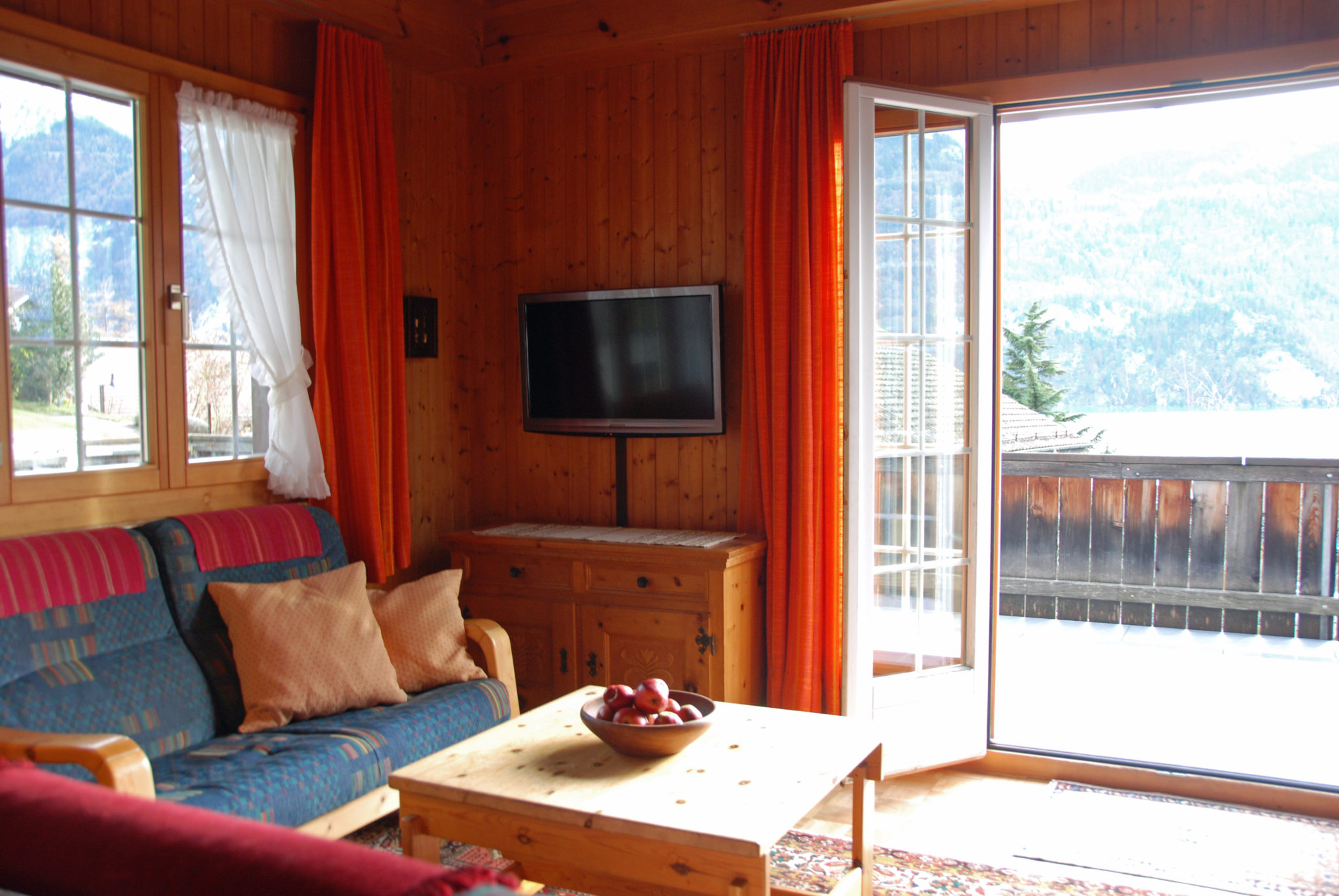 brienz-ferienhaus-wohnzimmer